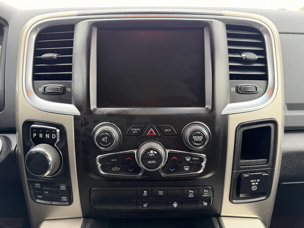 RAM 1500 4WD Crew Cab 140.5" Big Horn 2015