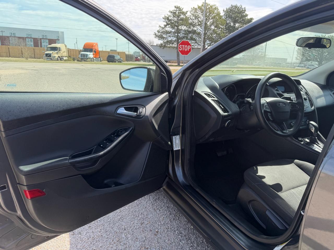 Ford Focus SE Sedan 2017