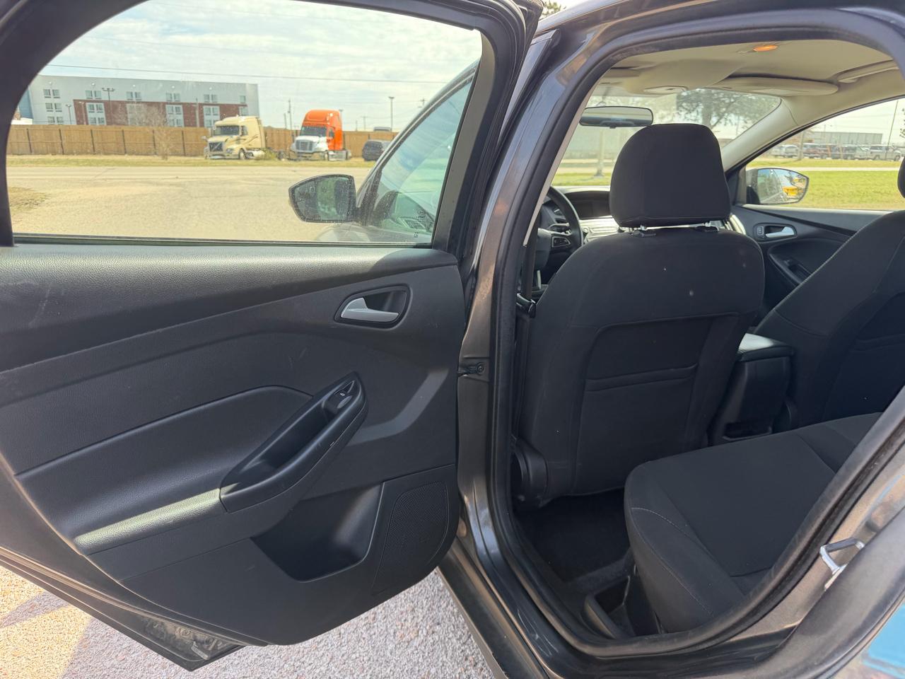 Ford Focus SE Sedan 2017