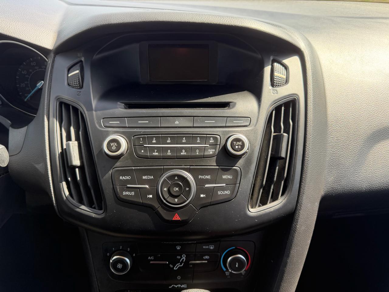 Ford Focus SE Sedan 2017