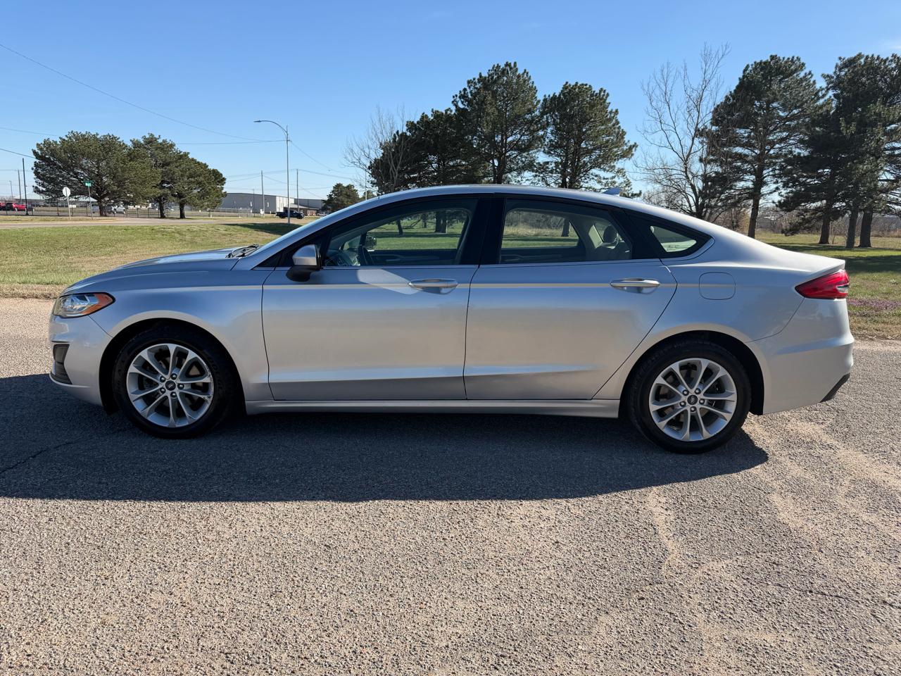 Ford Fusion Hybrid SE FWD 2019