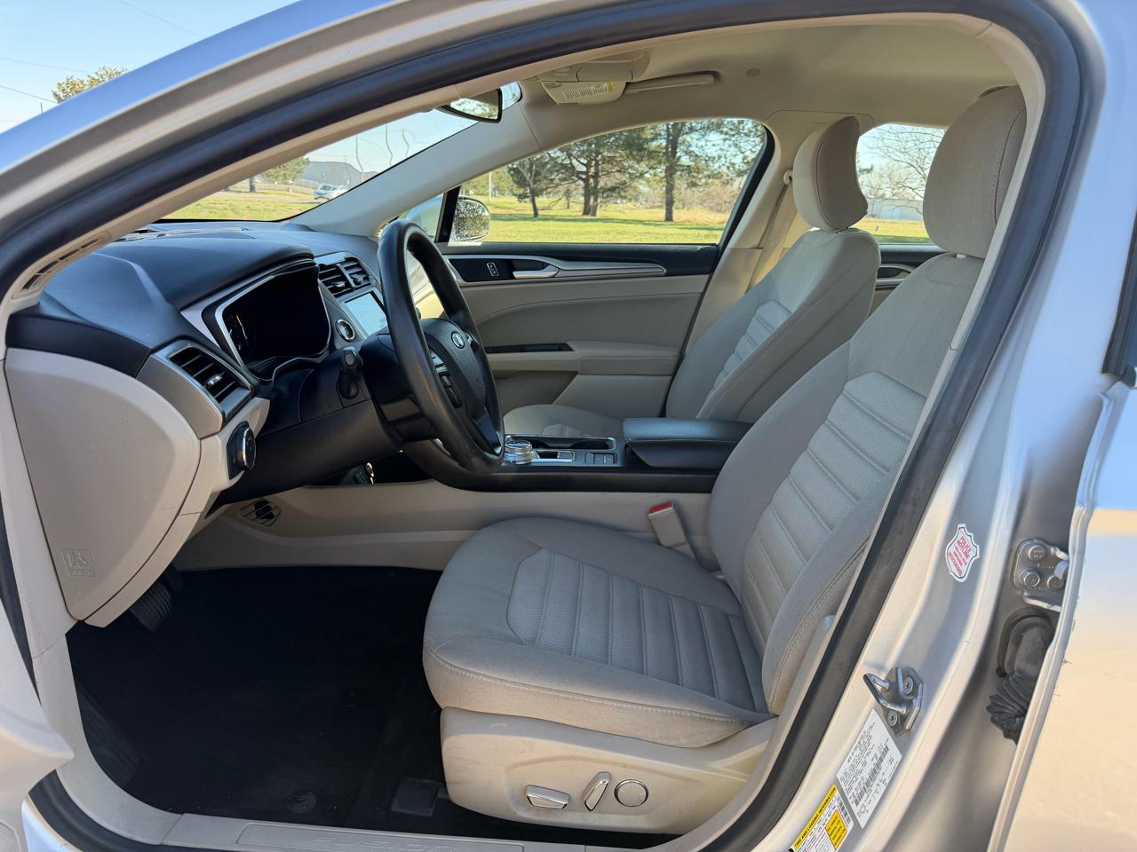 Ford Fusion Hybrid SE FWD 2019