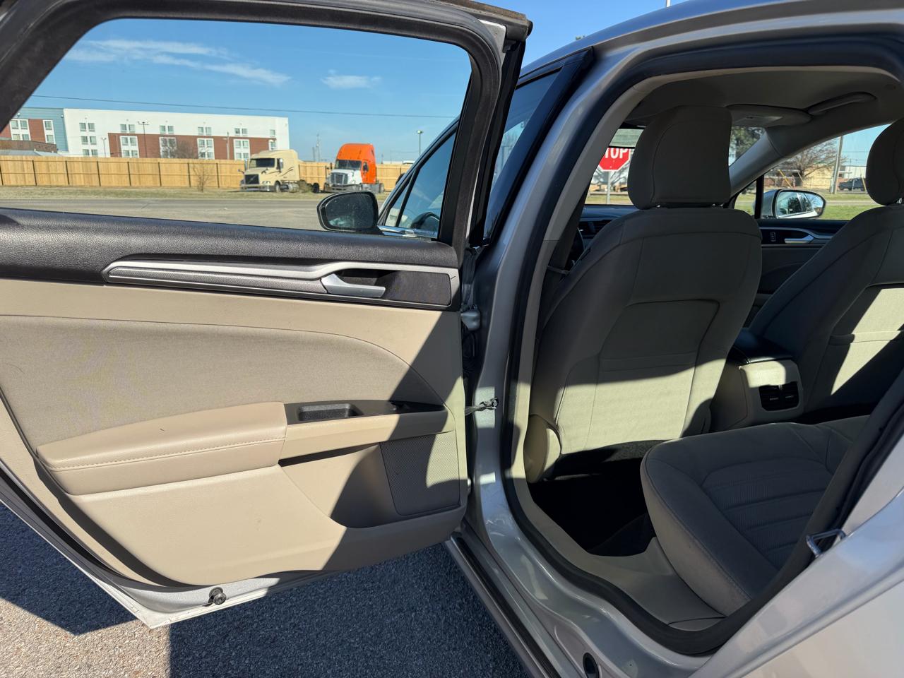 Ford Fusion Hybrid SE FWD 2019