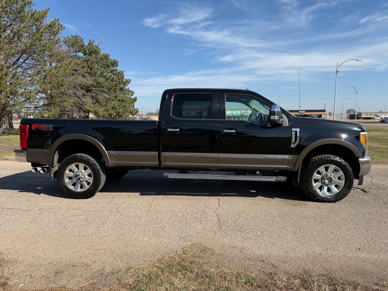 Ford Super Duty F-350 SRW King Ranch 4WD Crew Cab 8' Box 2017