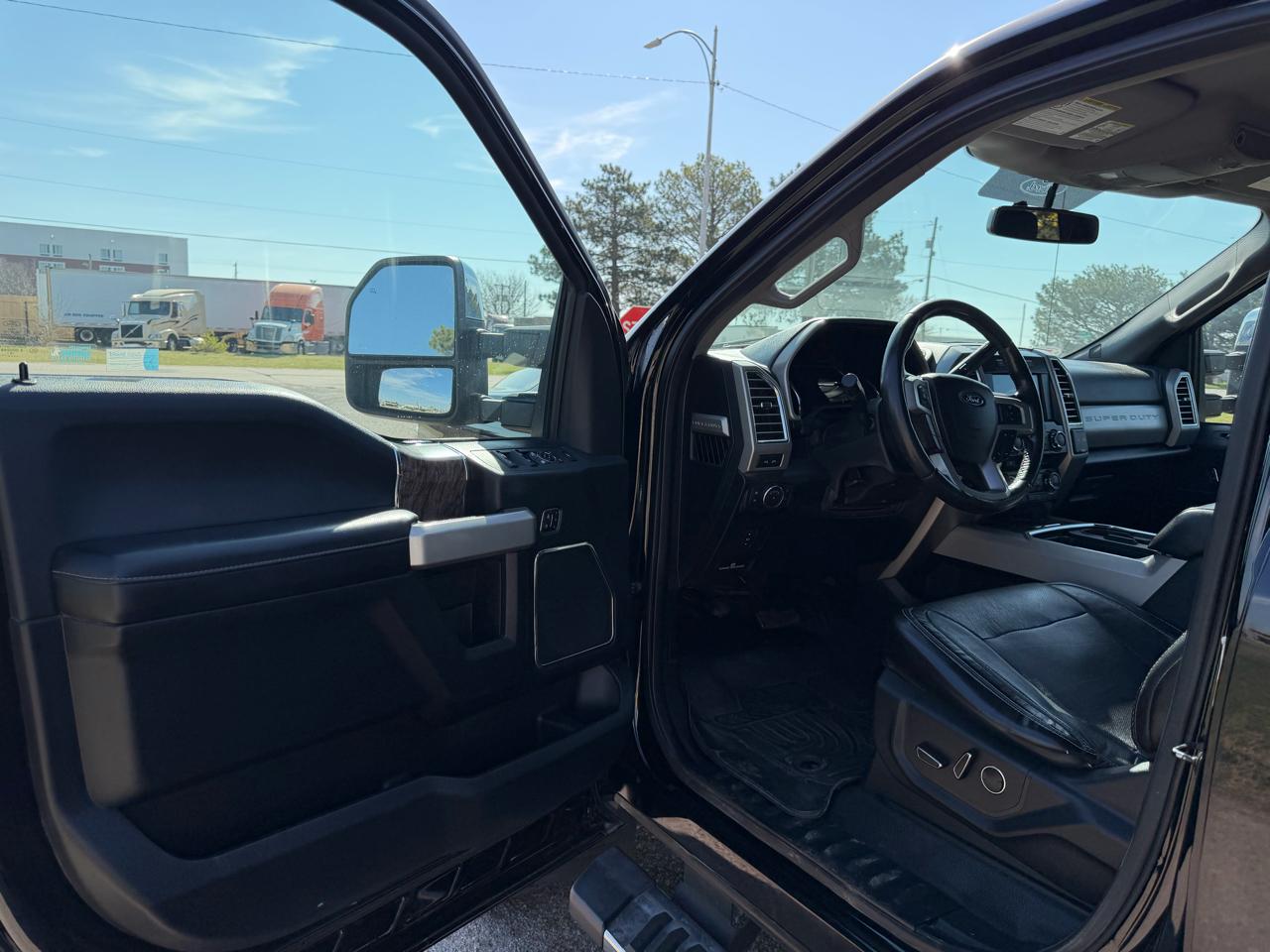 Ford Super Duty F-350 SRW King Ranch 4WD Crew Cab 8' Box 2017