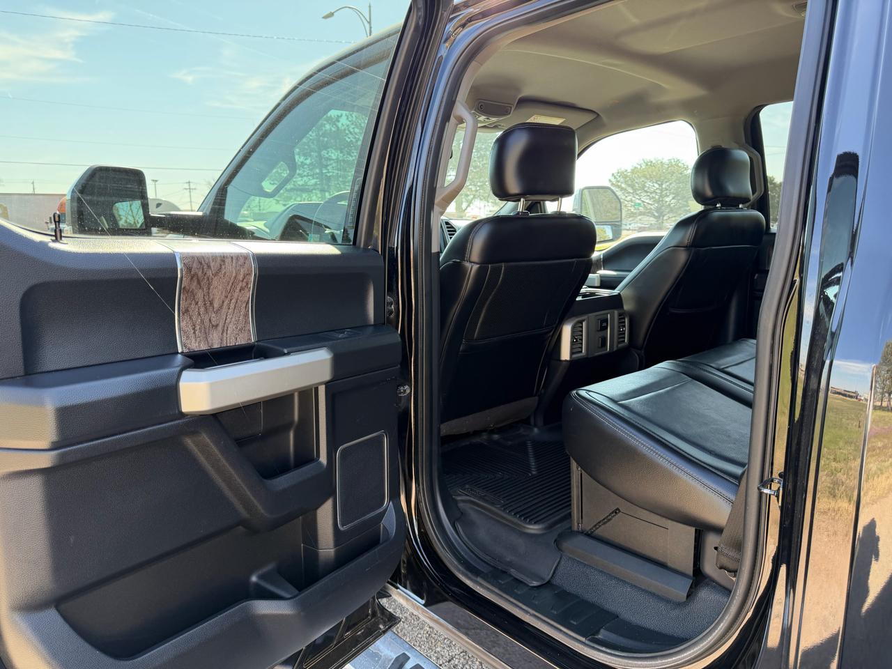 Ford Super Duty F-350 SRW King Ranch 4WD Crew Cab 8' Box 2017