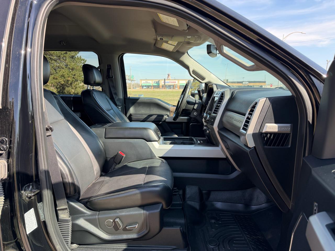 Ford Super Duty F-350 SRW King Ranch 4WD Crew Cab 8' Box 2017