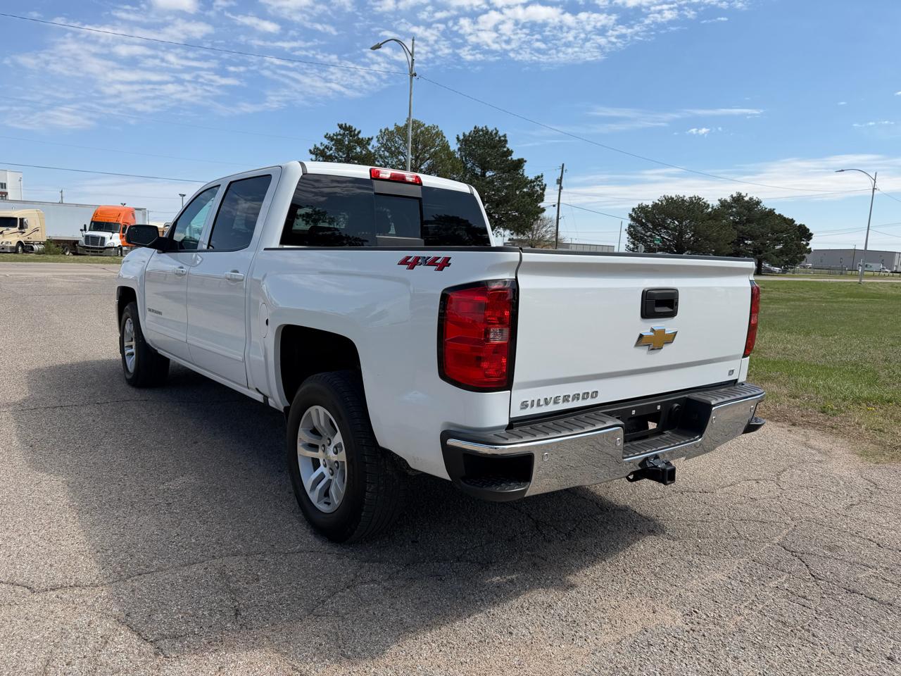 Chevrolet Silverado 1500 4WD Crew Cab 143.5" LT w/1LT 2018