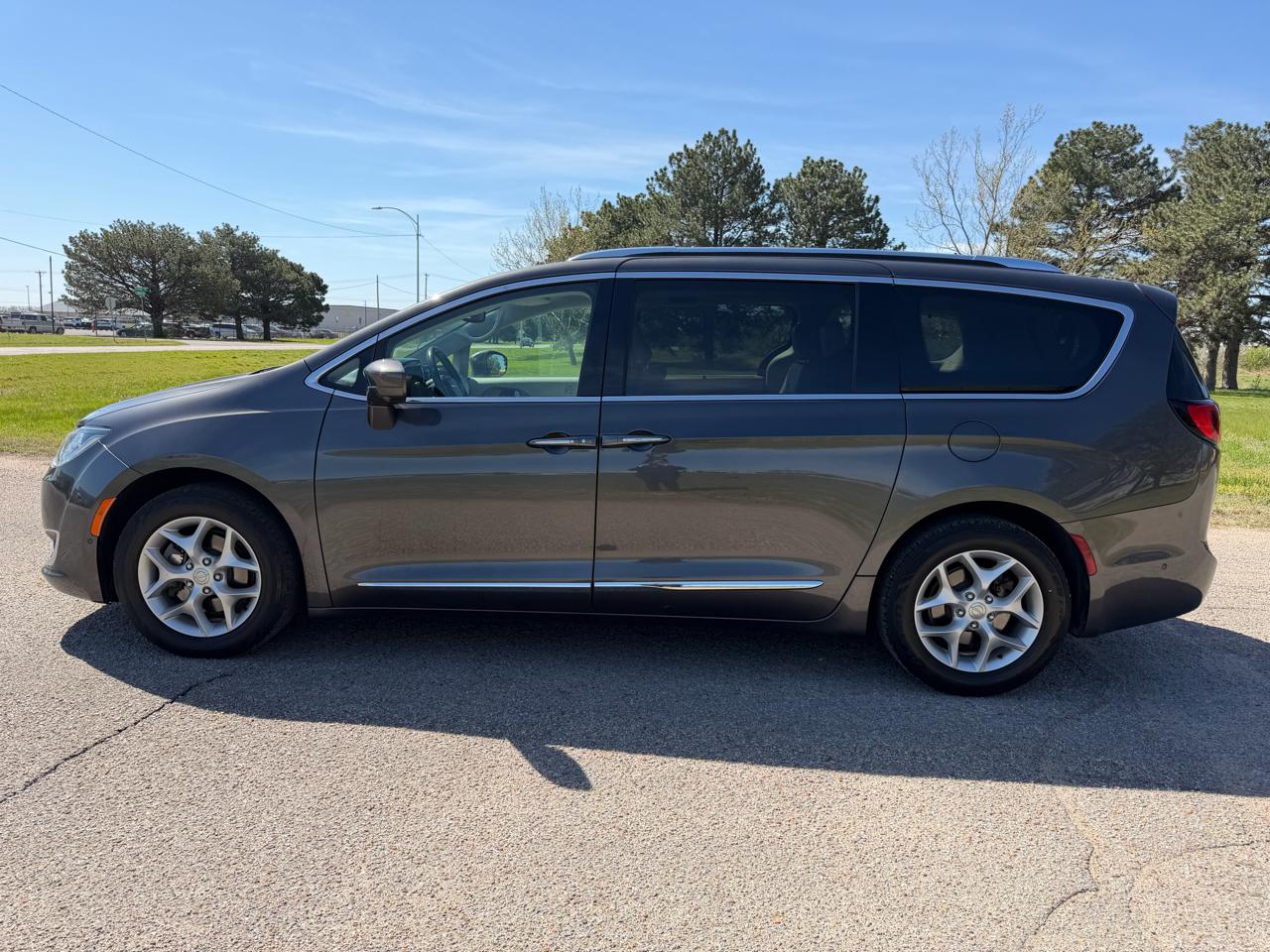 Chrysler Pacifica Touring L Plus FWD 2019