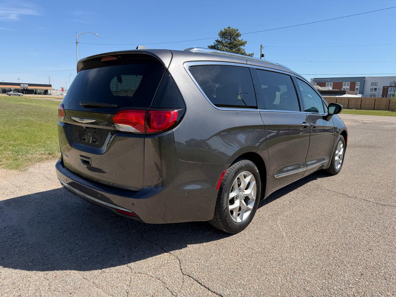 Chrysler Pacifica Touring L Plus FWD 2019