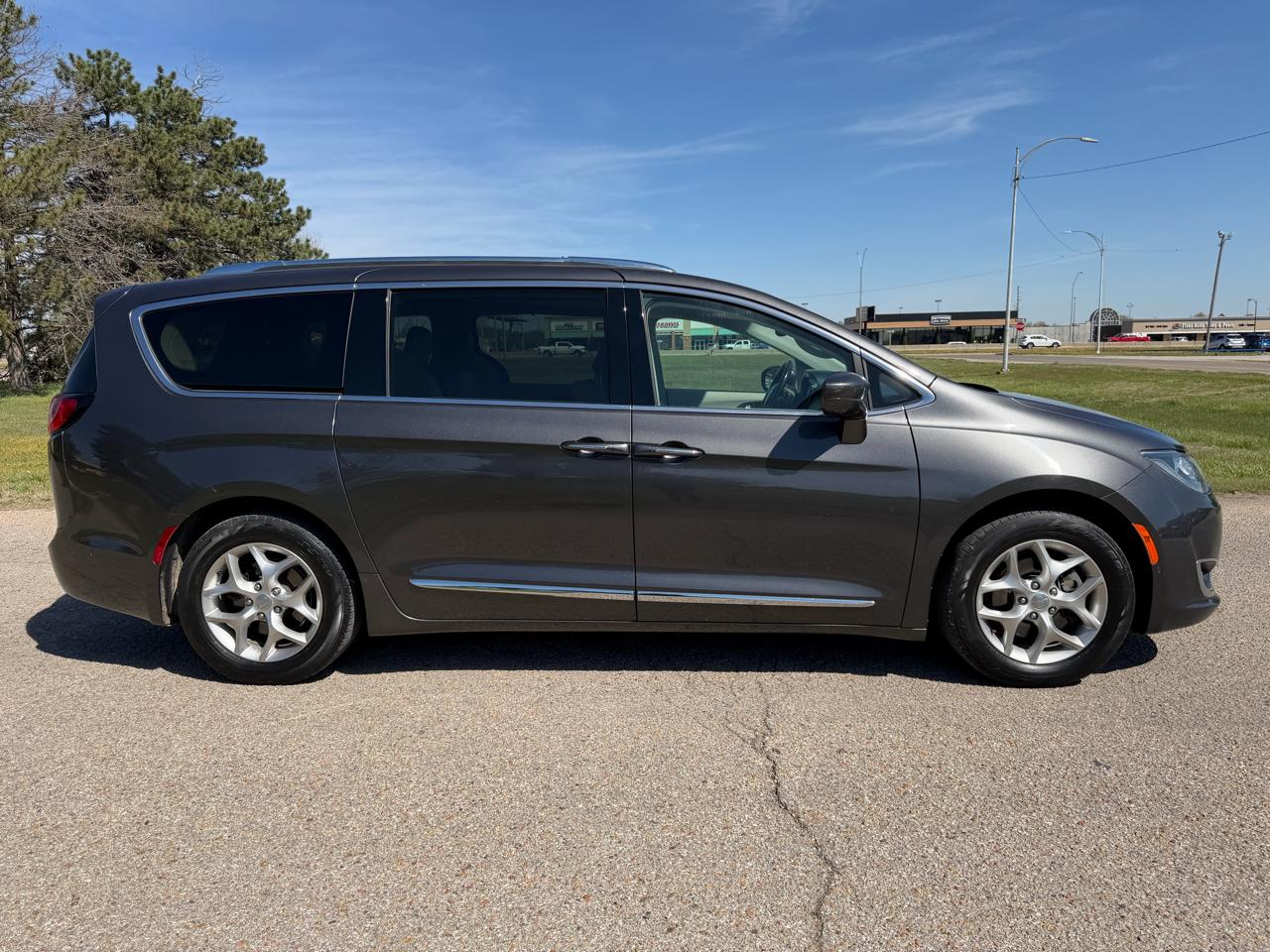 Chrysler Pacifica Touring L Plus FWD 2019
