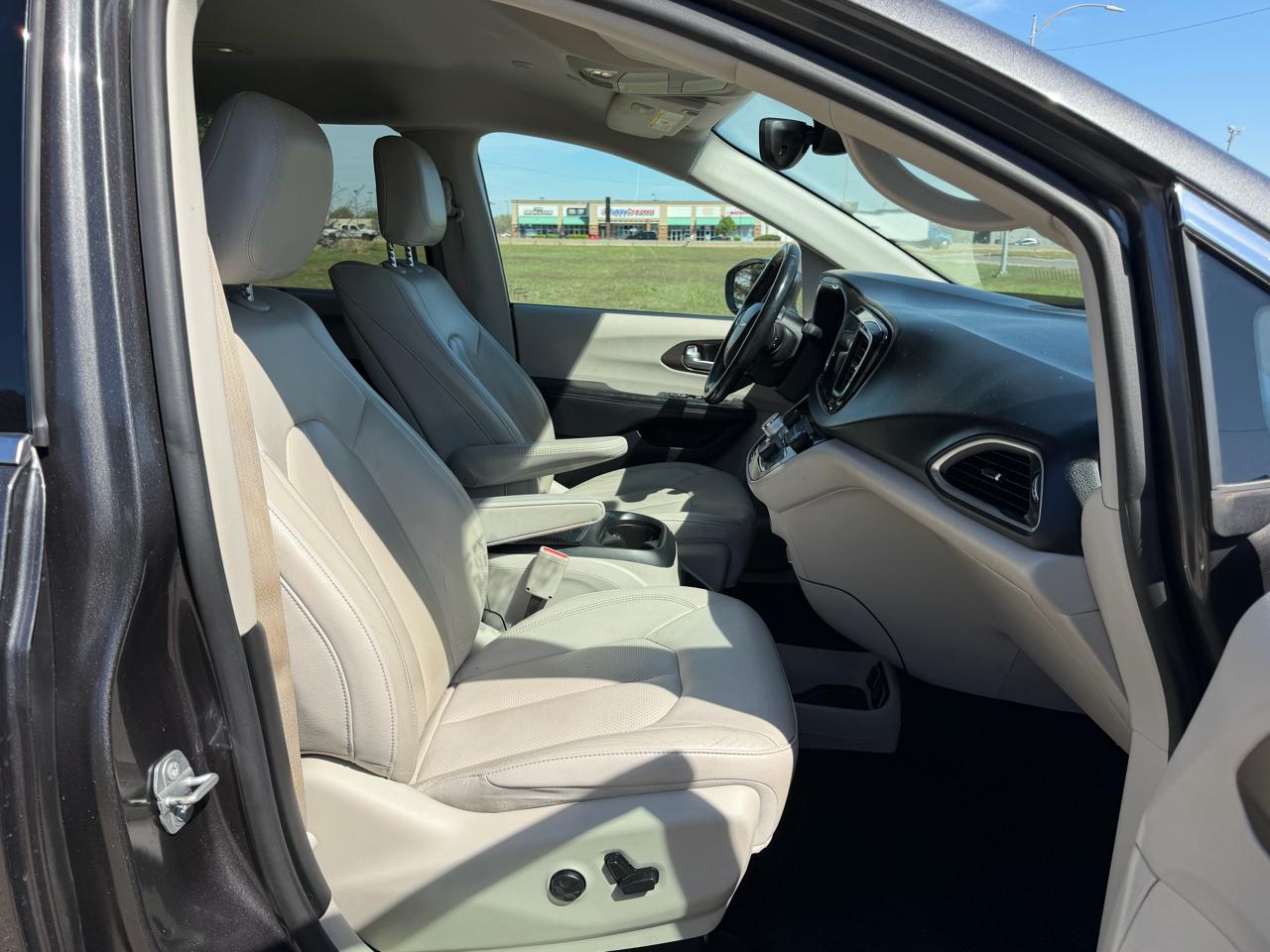 Chrysler Pacifica Touring L Plus FWD 2019