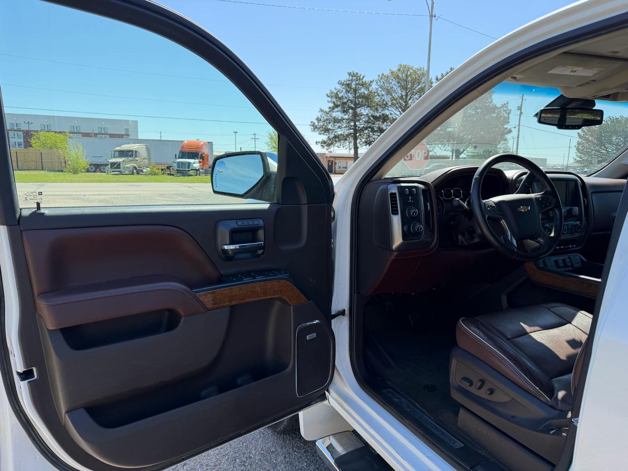 Chevrolet Silverado 1500 4WD Crew Cab 143.5" High Country 2016