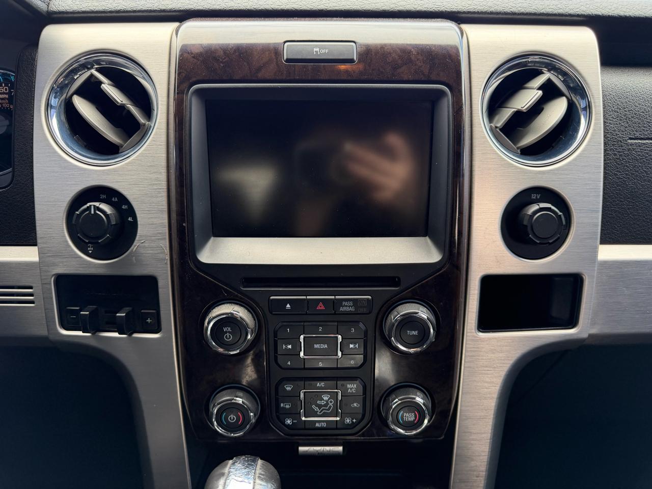 Ford F-150 4WD SuperCrew 145" Platinum 2014