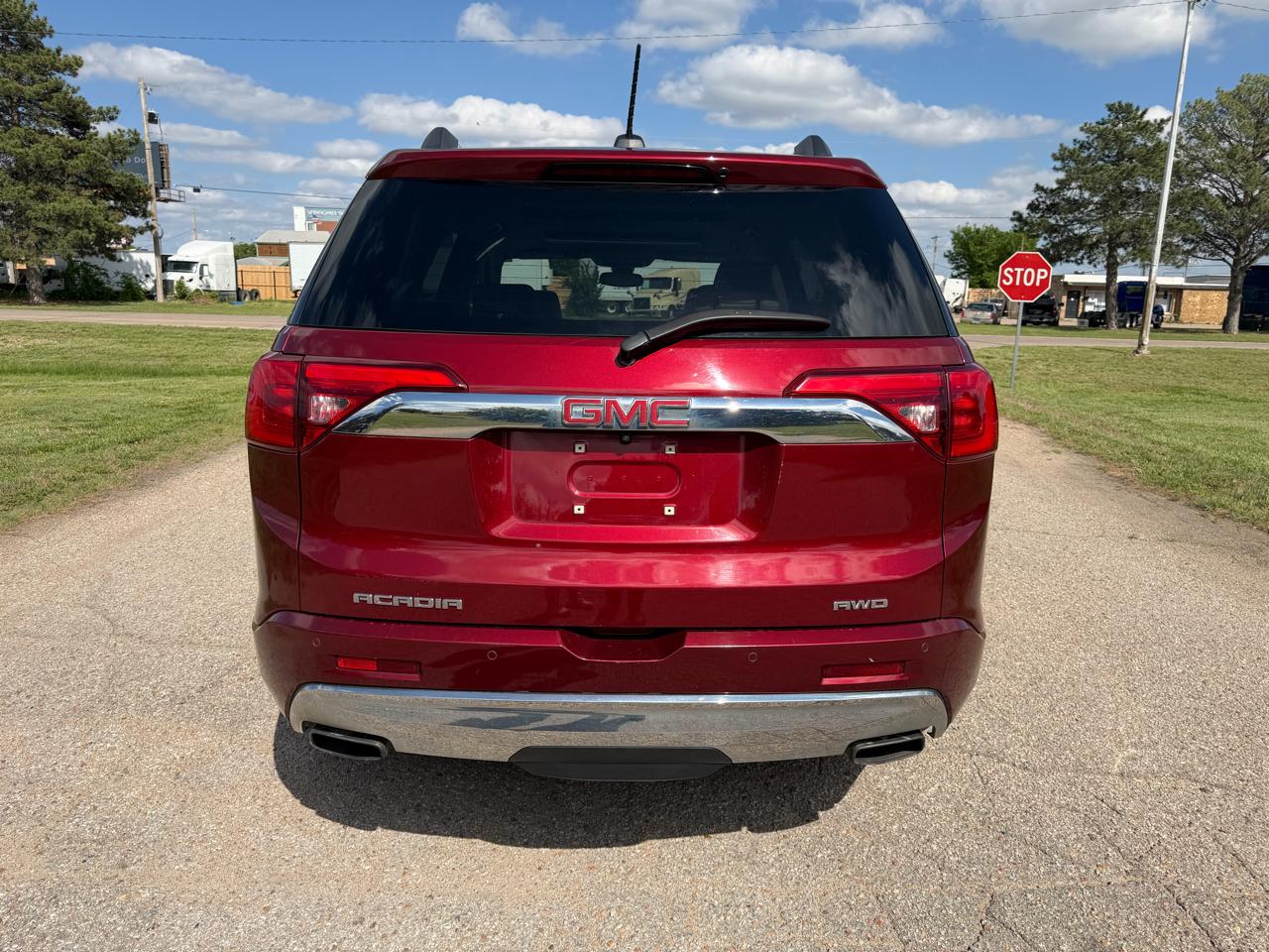 GMC Acadia AWD 4dr Denali 2017