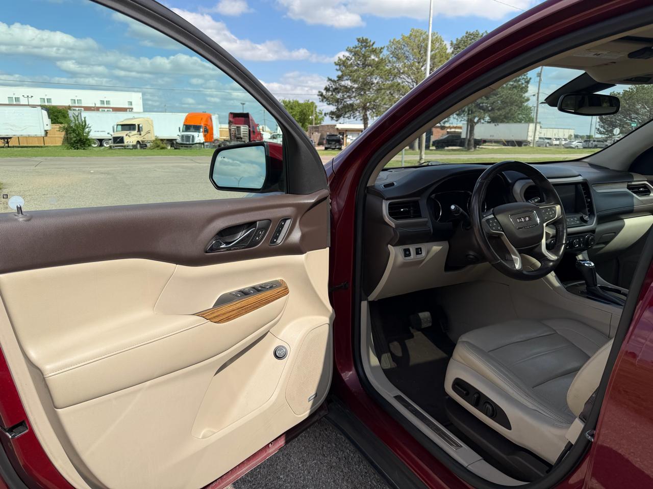 GMC Acadia AWD 4dr Denali 2017