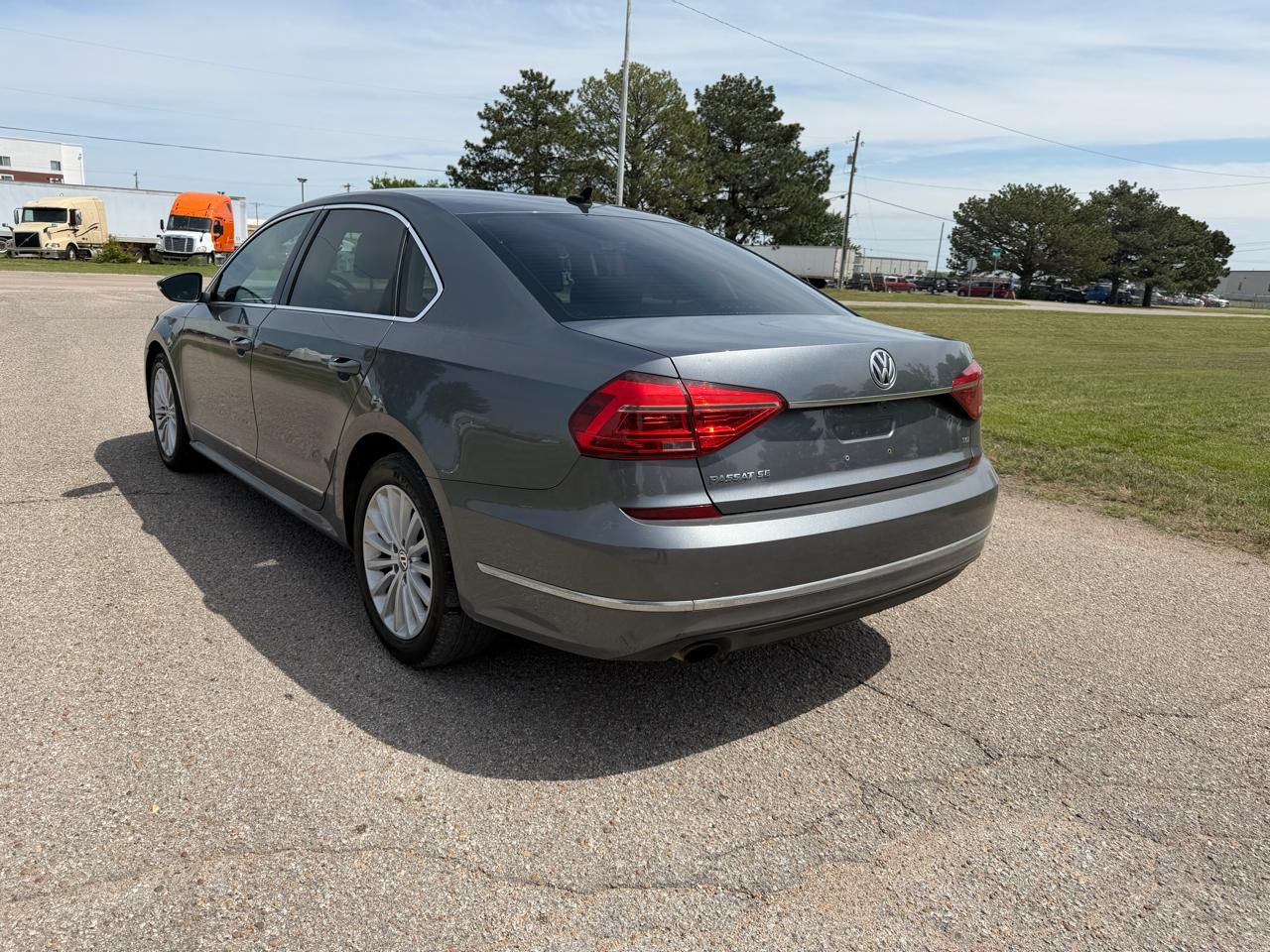 Volkswagen Passat 4dr Sdn 1.8T Auto SE 2016