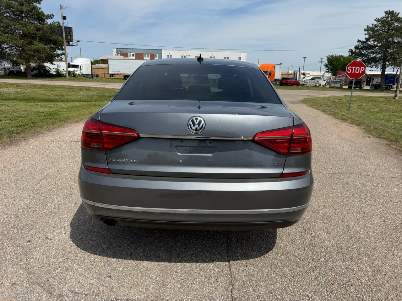 Volkswagen Passat 4dr Sdn 1.8T Auto SE 2016