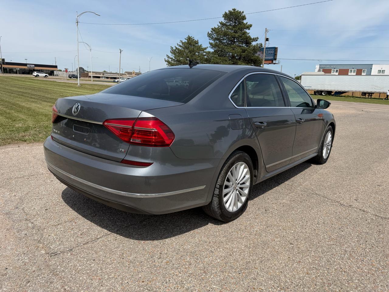 Volkswagen Passat 4dr Sdn 1.8T Auto SE 2016