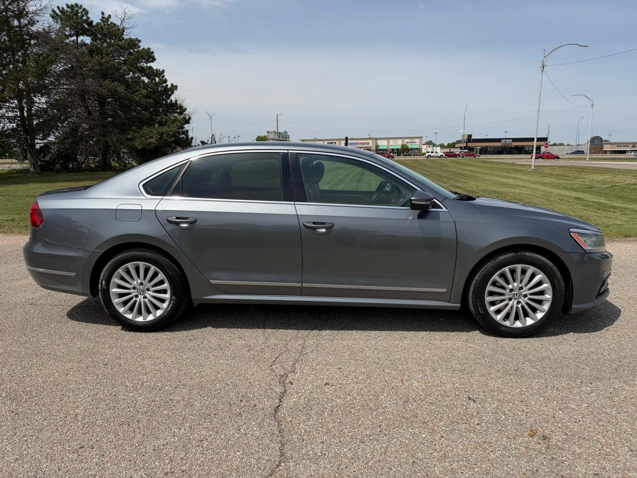 Volkswagen Passat 4dr Sdn 1.8T Auto SE 2016