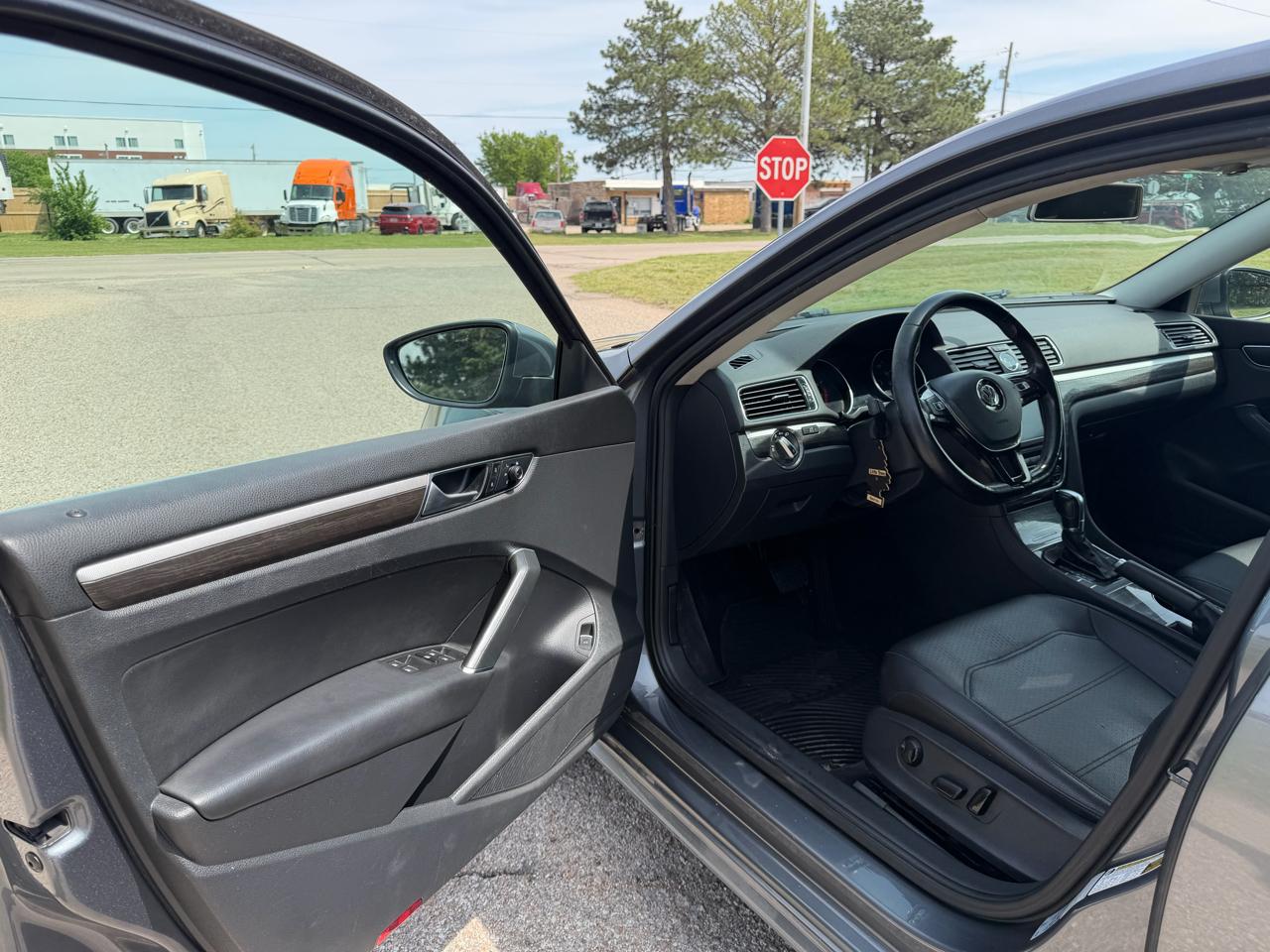 Volkswagen Passat 4dr Sdn 1.8T Auto SE 2016