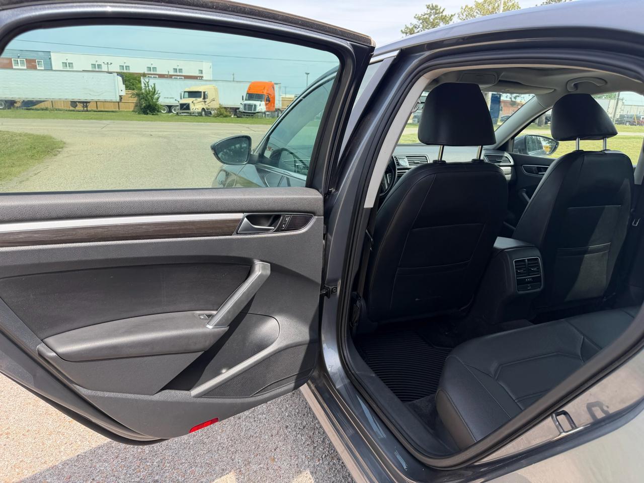 Volkswagen Passat 4dr Sdn 1.8T Auto SE 2016