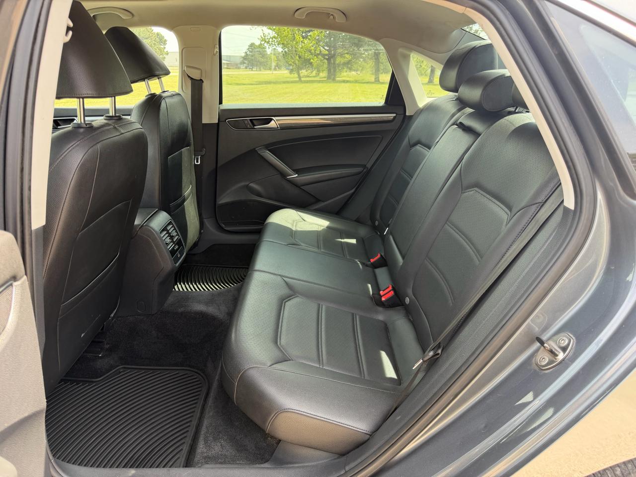 Volkswagen Passat 4dr Sdn 1.8T Auto SE 2016