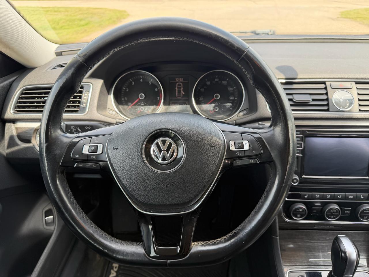 Volkswagen Passat 4dr Sdn 1.8T Auto SE 2016