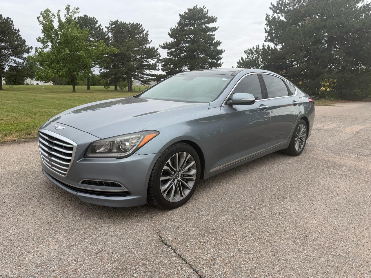 Hyundai Genesis 4dr Sdn V6 3.8L RWD 2015