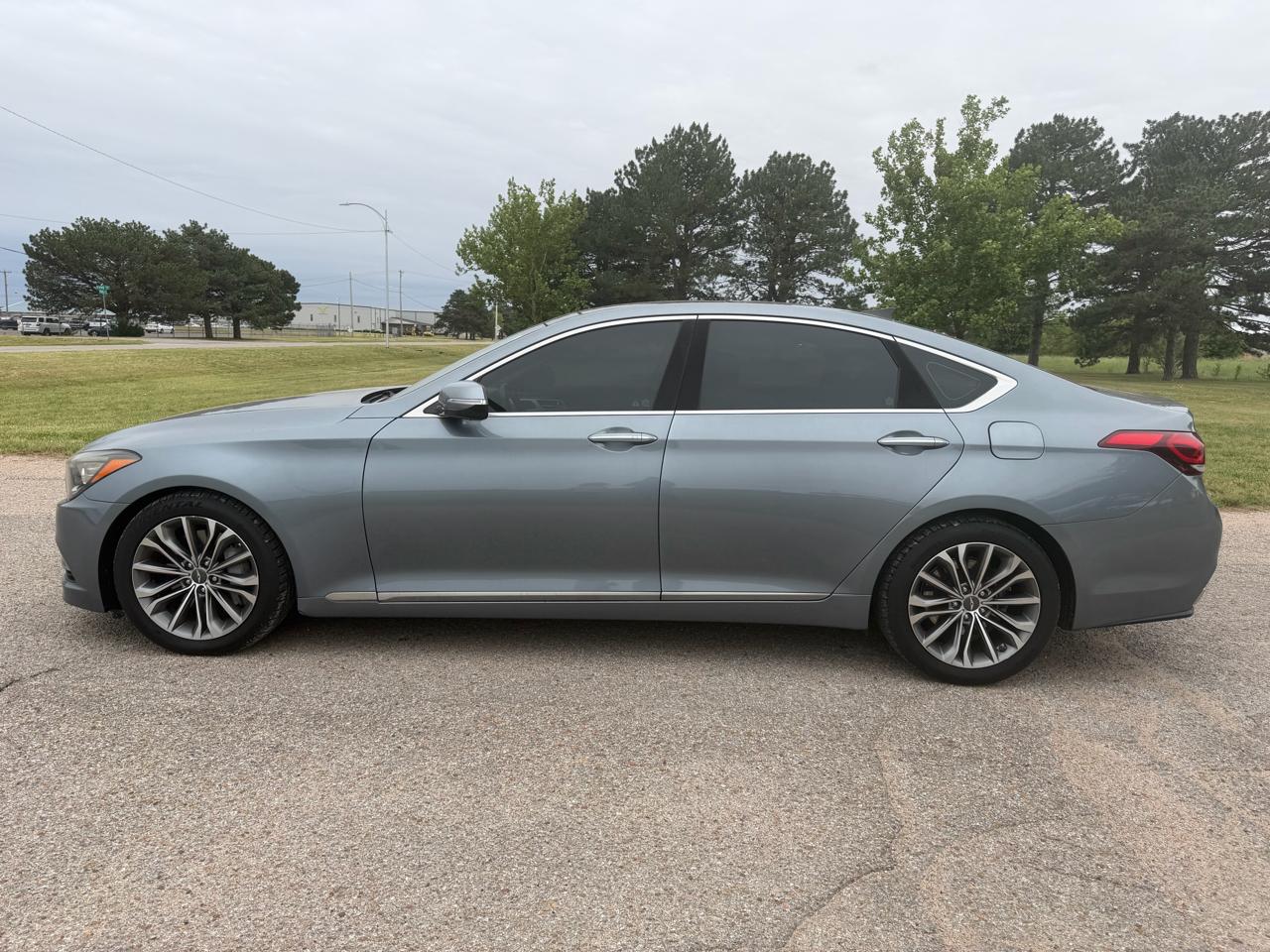 Hyundai Genesis 4dr Sdn V6 3.8L RWD 2015
