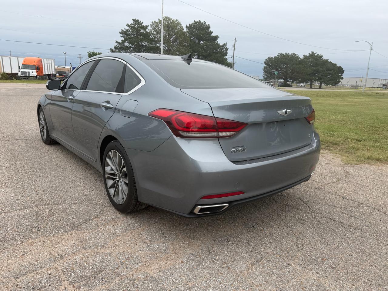 Hyundai Genesis 4dr Sdn V6 3.8L RWD 2015