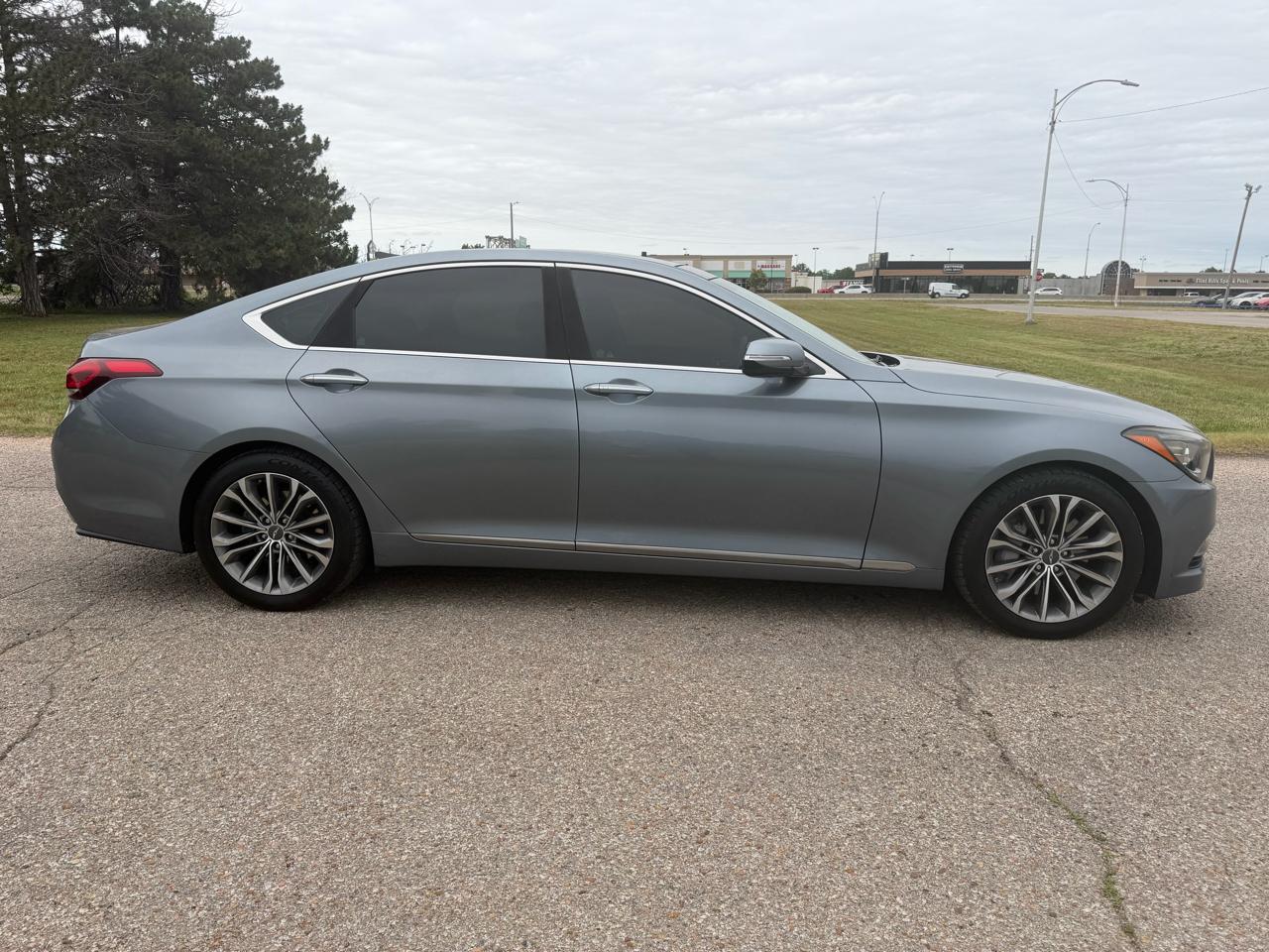 Hyundai Genesis 4dr Sdn V6 3.8L RWD 2015