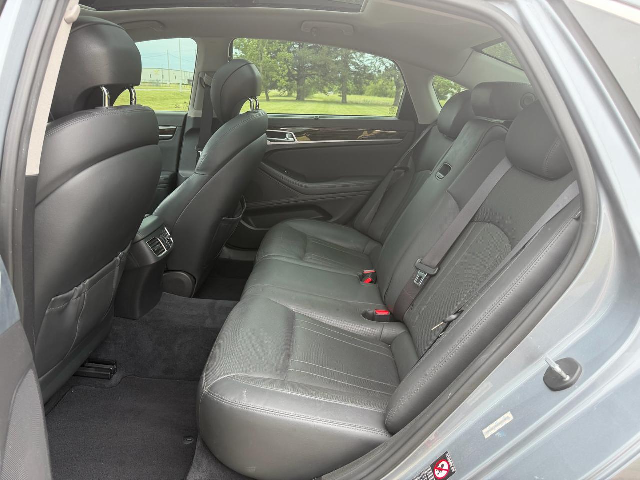 Hyundai Genesis 4dr Sdn V6 3.8L RWD 2015
