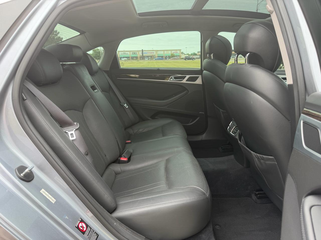 Hyundai Genesis 4dr Sdn V6 3.8L RWD 2015