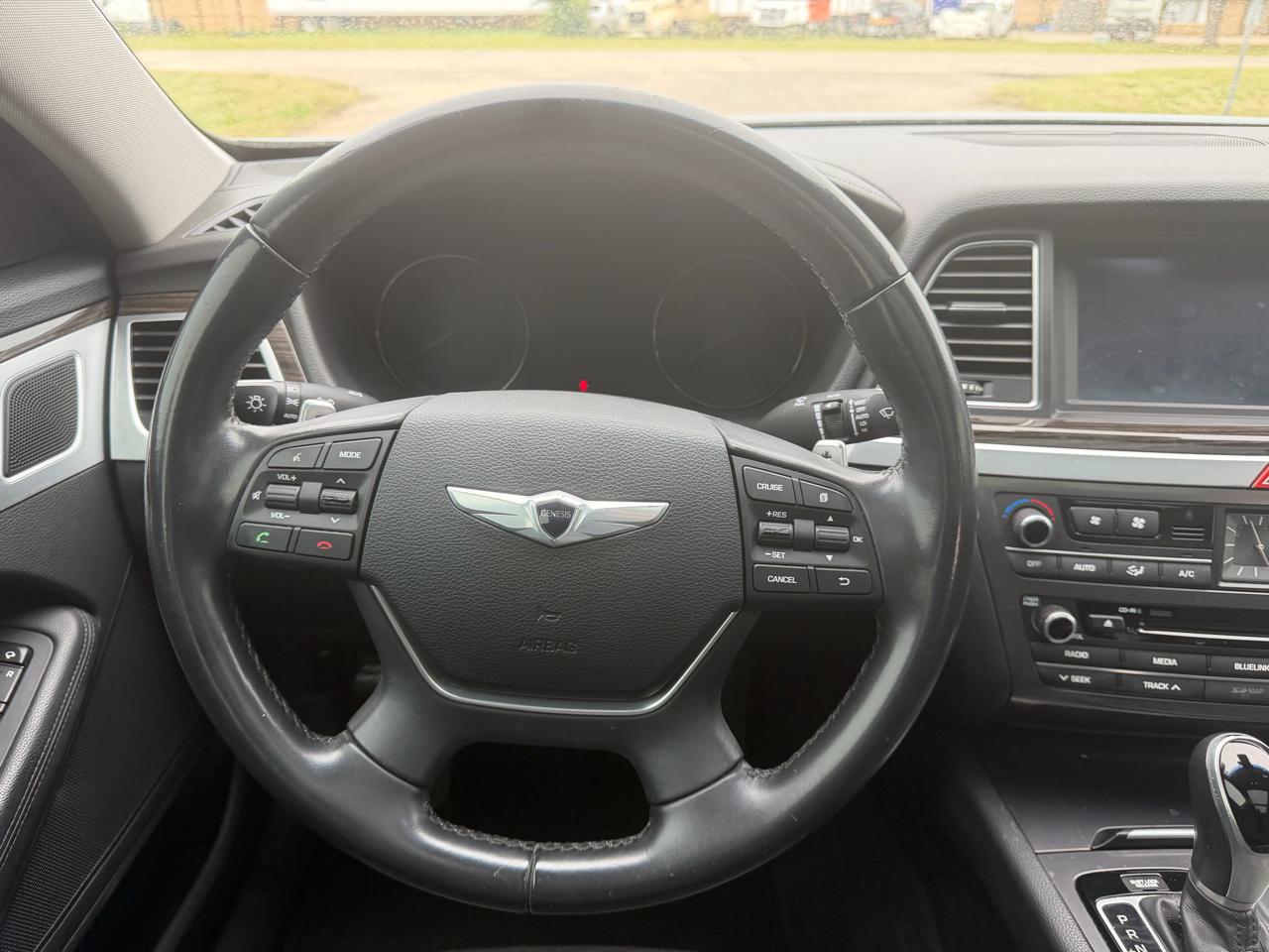 Hyundai Genesis 4dr Sdn V6 3.8L RWD 2015