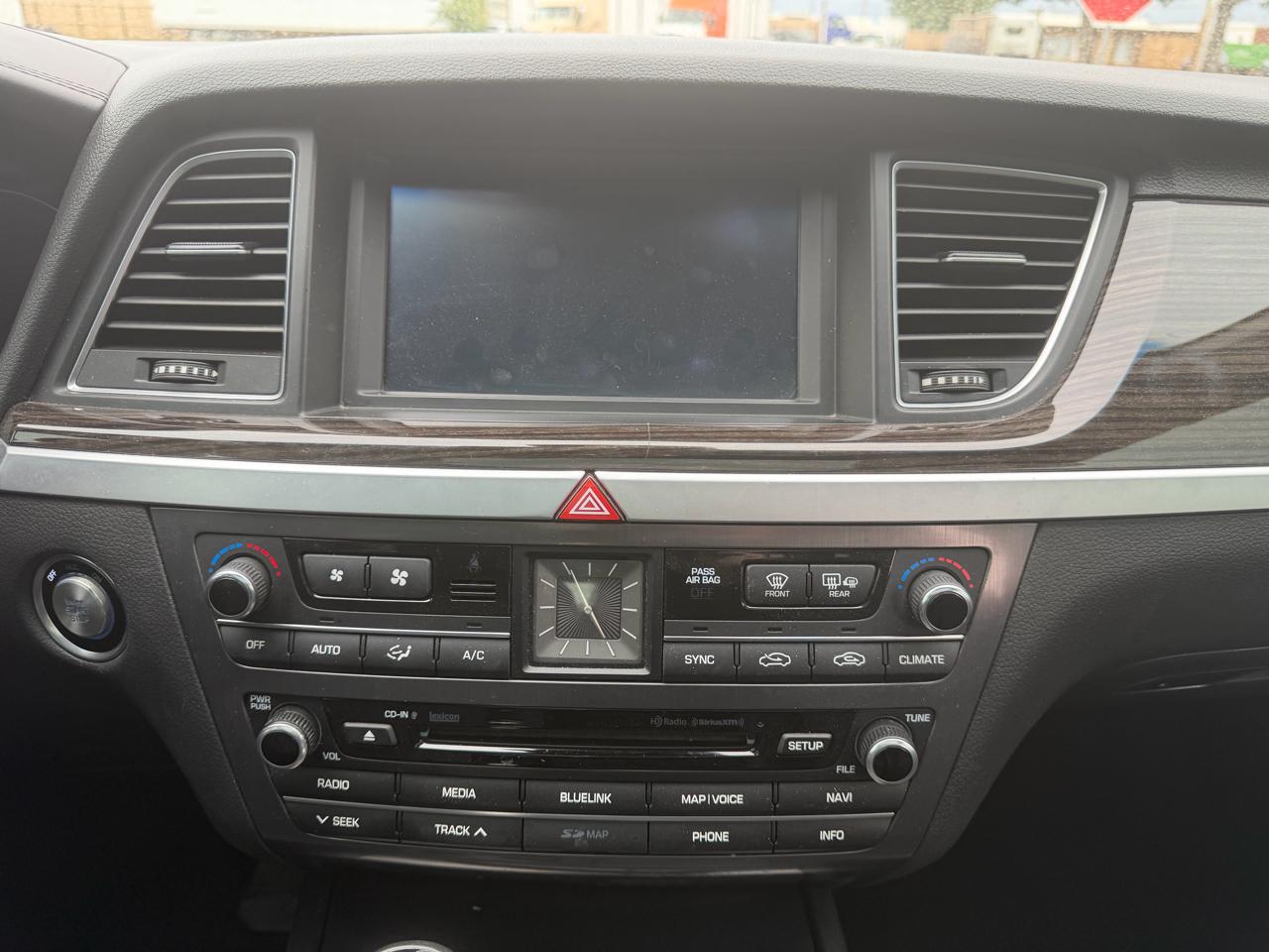 Hyundai Genesis 4dr Sdn V6 3.8L RWD 2015