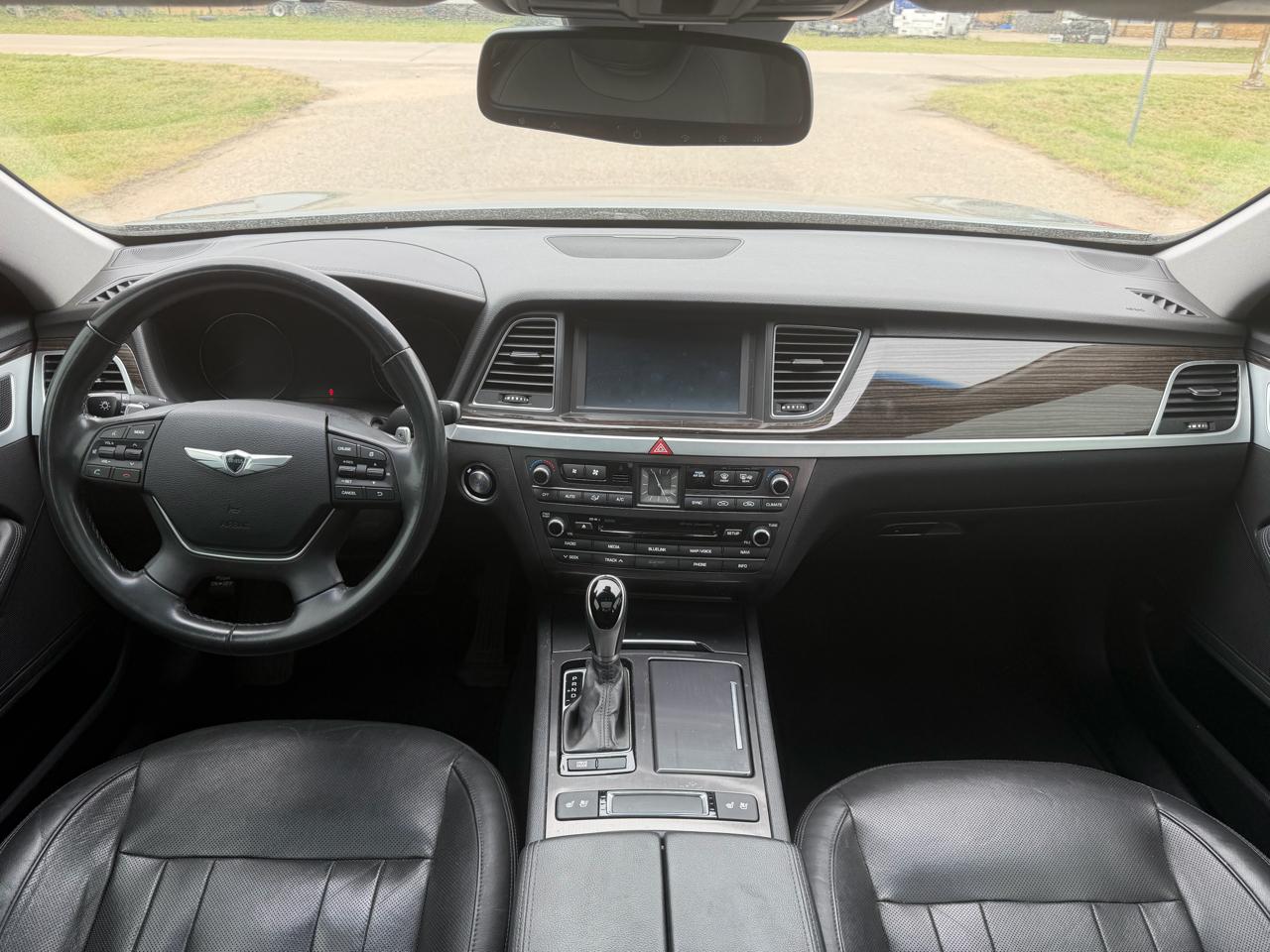 Hyundai Genesis 4dr Sdn V6 3.8L RWD 2015