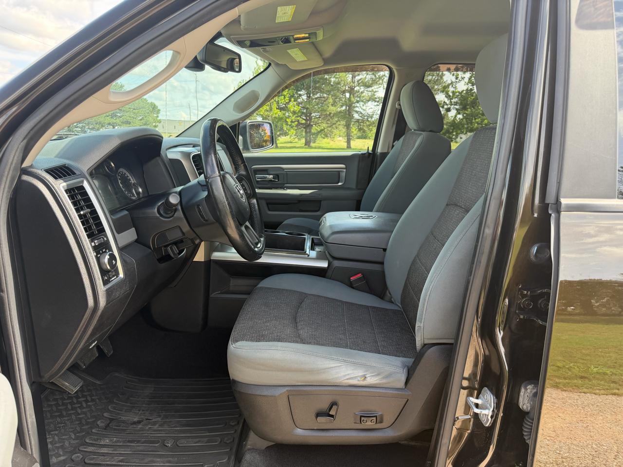 RAM 1500 4WD Quad Cab 140.5" Big Horn 2013