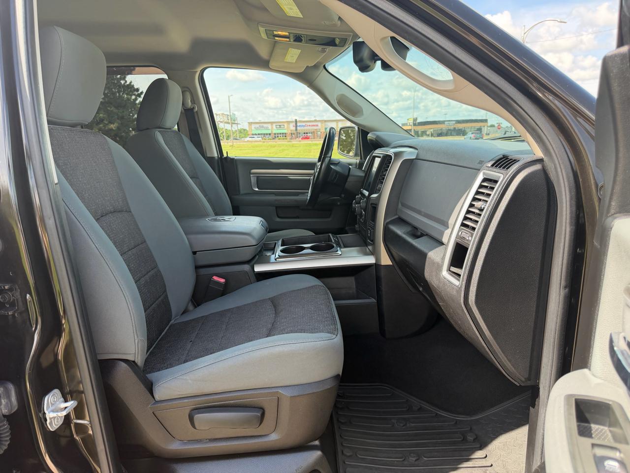RAM 1500 4WD Quad Cab 140.5" Big Horn 2013