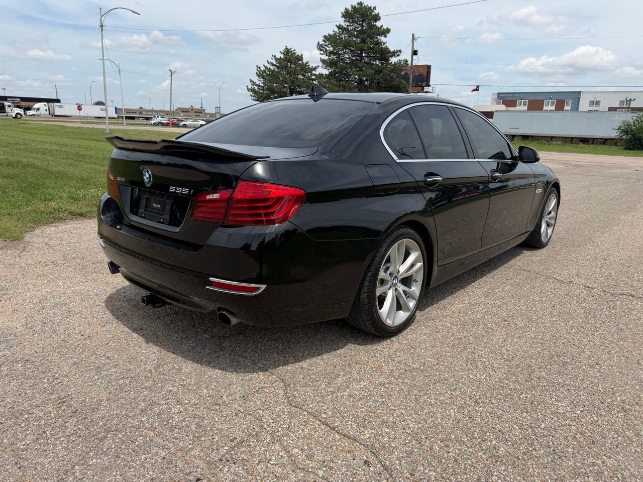 BMW 5 Series 4dr Sdn 535i xDrive AWD 2015