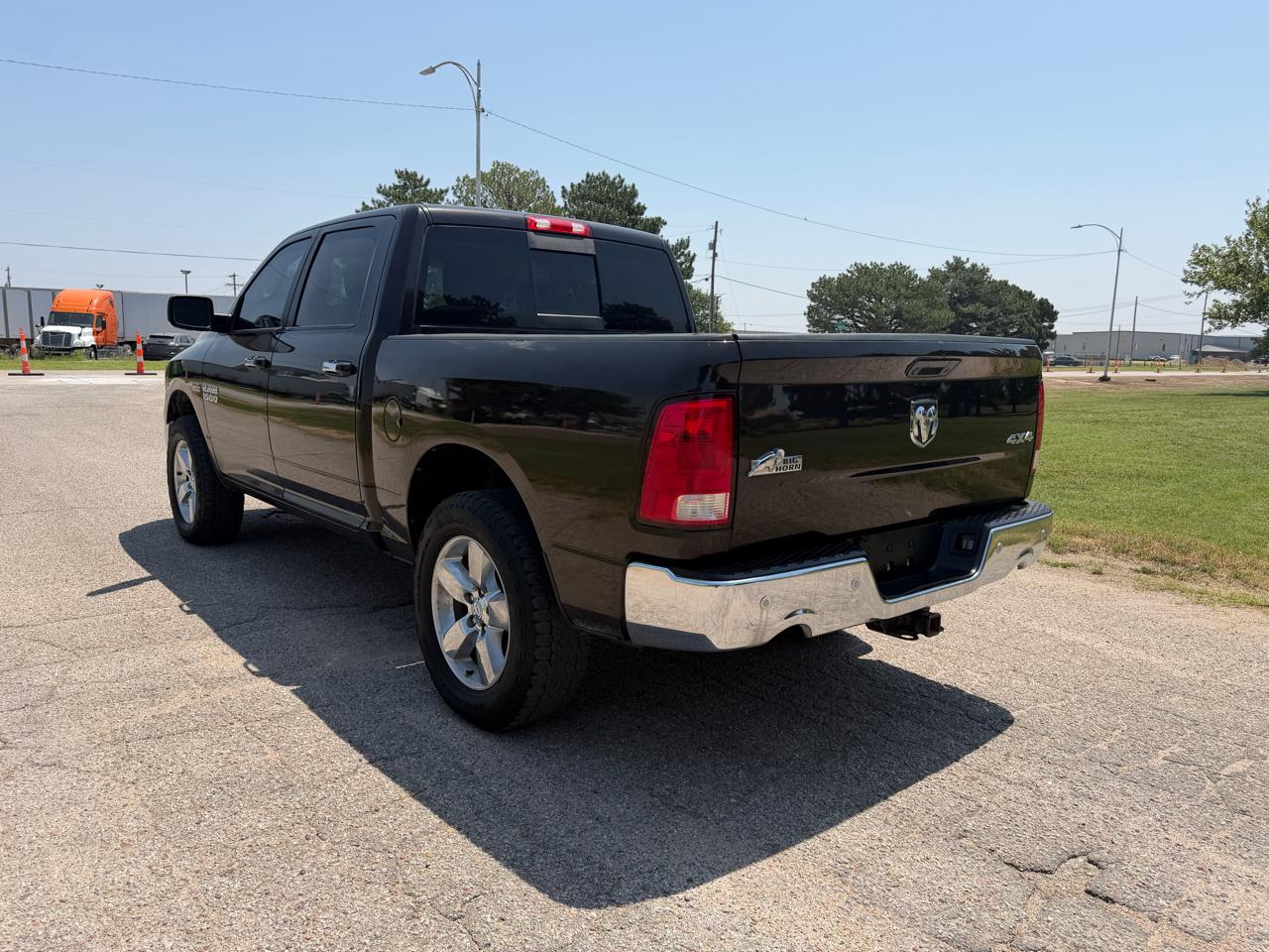 RAM 1500 Big Horn 4x4 Crew Cab 5'7" Box 2017