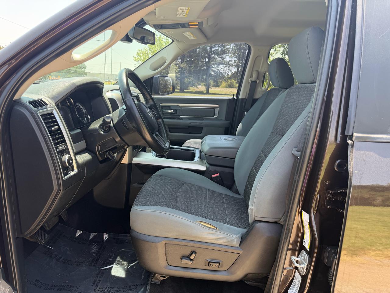 RAM 1500 Big Horn 4x4 Crew Cab 5'7" Box 2017