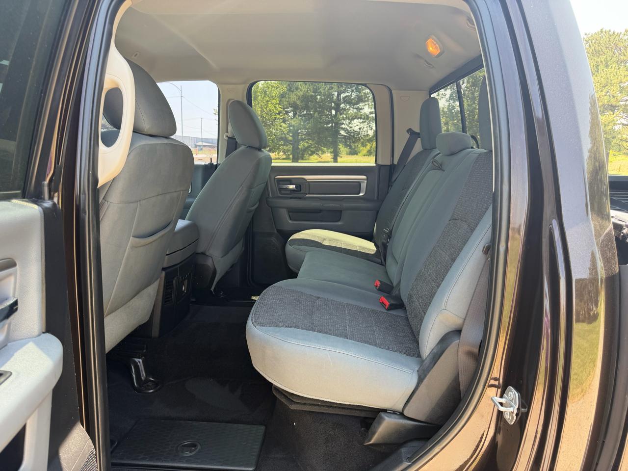 RAM 1500 Big Horn 4x4 Crew Cab 5'7" Box 2017