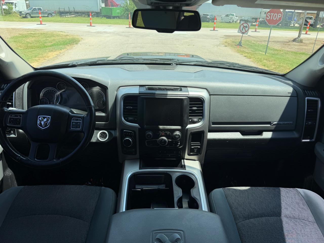 RAM 1500 Big Horn 4x4 Crew Cab 5'7" Box 2017