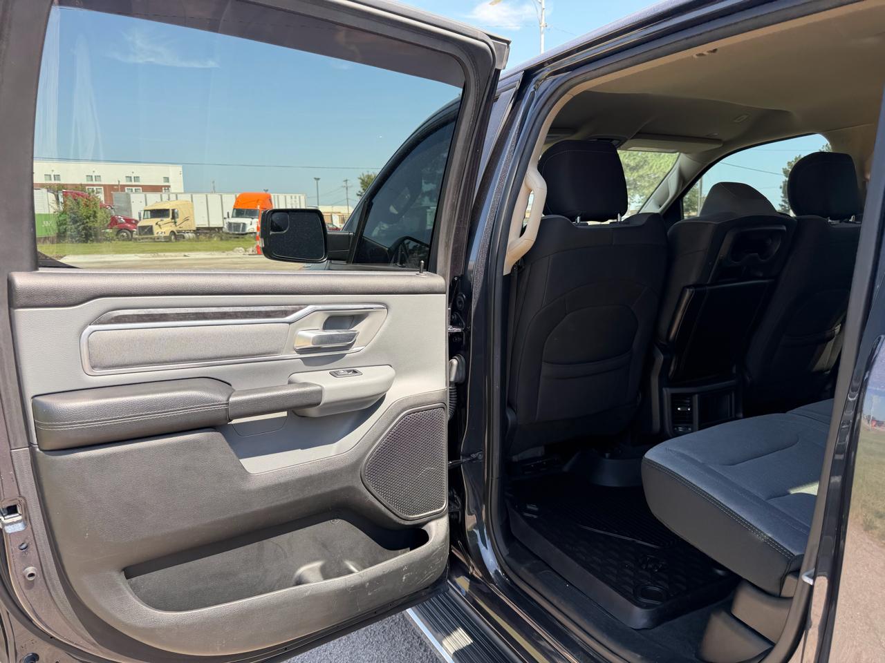 RAM 1500 Big Horn/Lone Star 4x4 Crew Cab 5'7" Box 2019