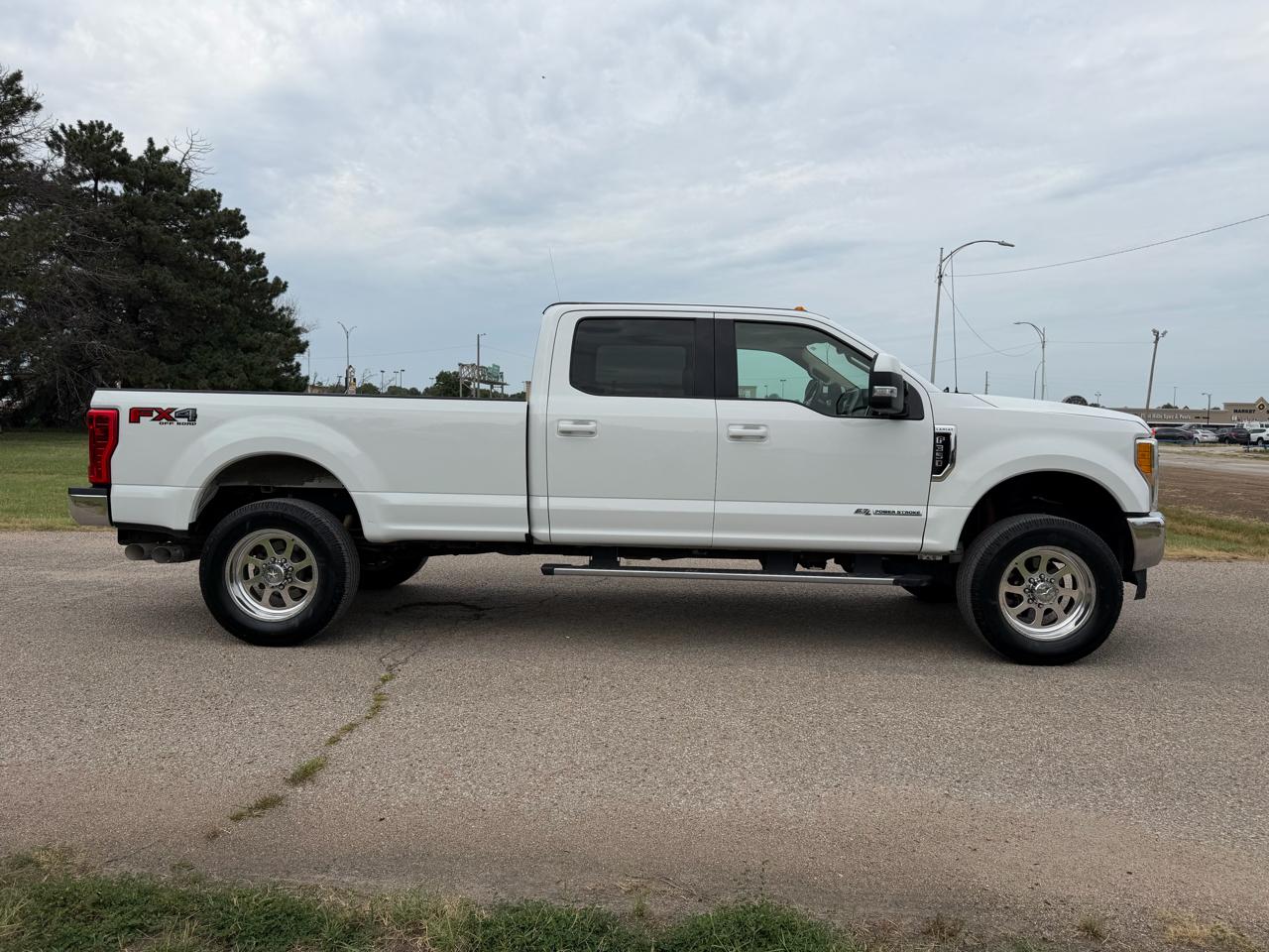 Ford Super Duty F-350 SRW King Ranch 4WD Crew Cab 8' Box 2017