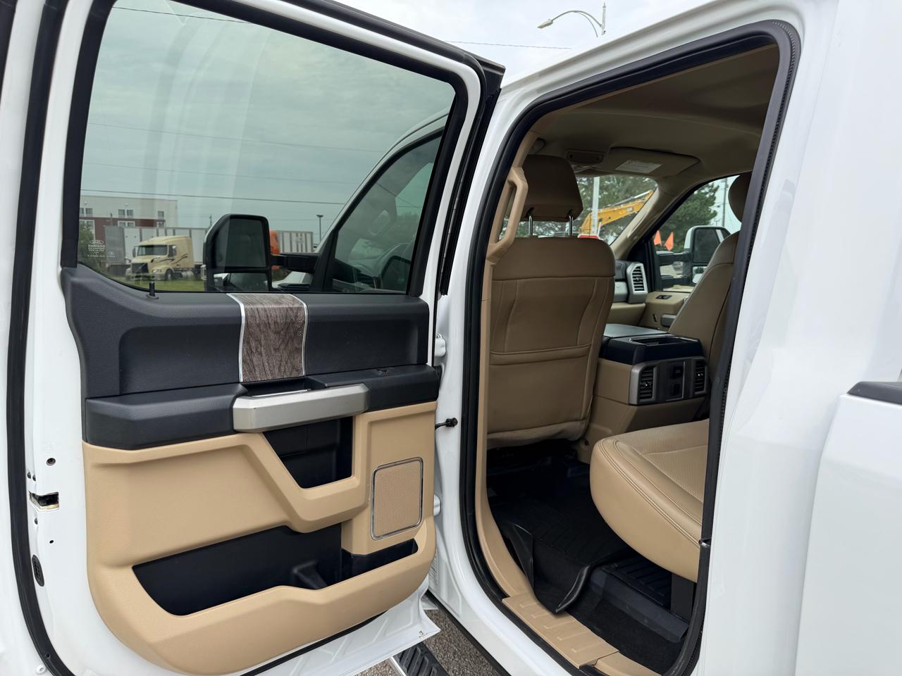 Ford Super Duty F-350 SRW King Ranch 4WD Crew Cab 8' Box 2017