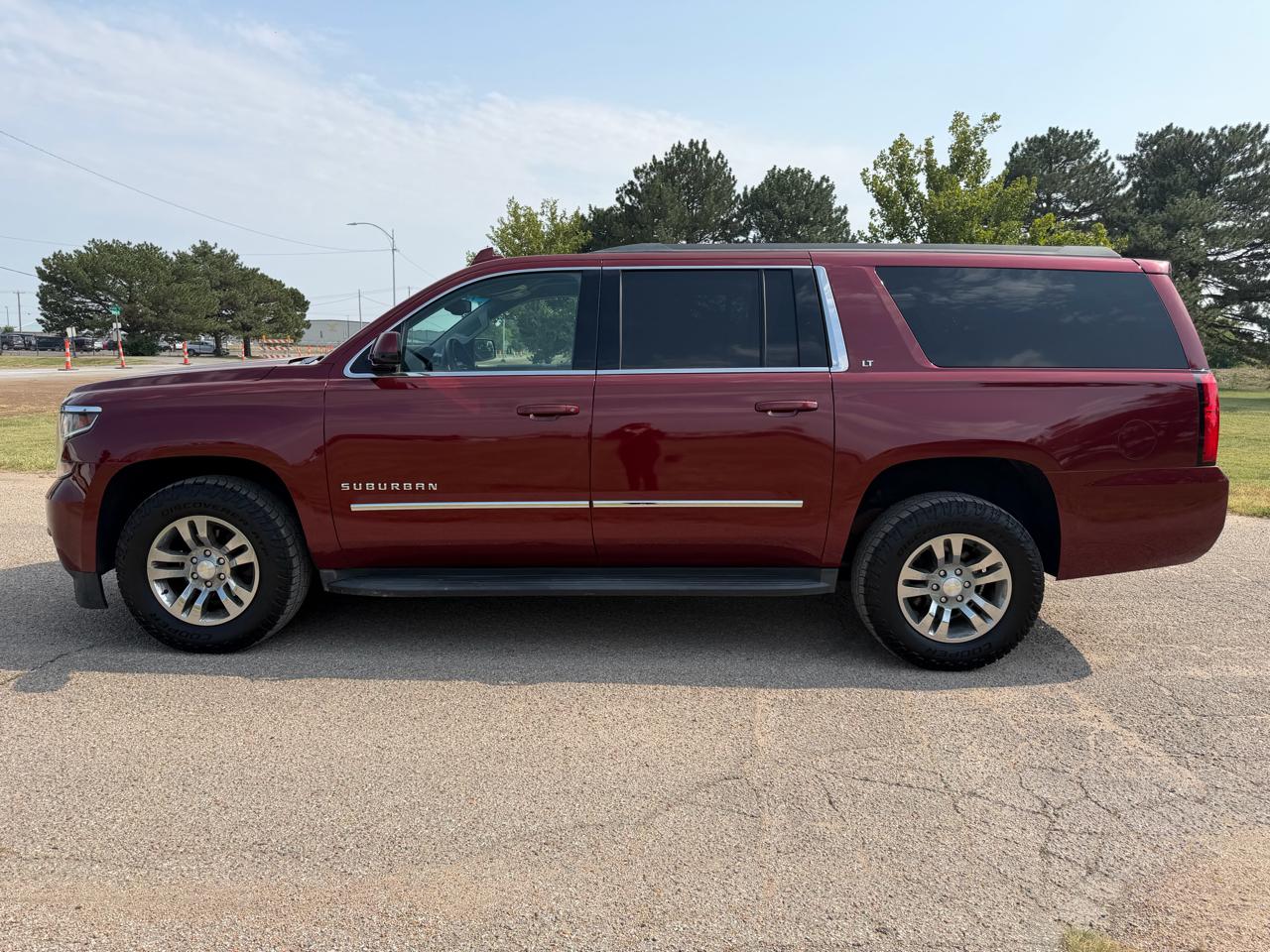 Chevrolet Suburban 4WD 4dr 1500 LT 2017
