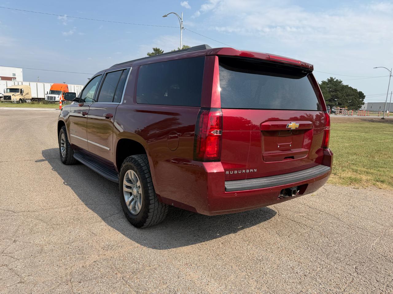 Chevrolet Suburban 4WD 4dr 1500 LT 2017