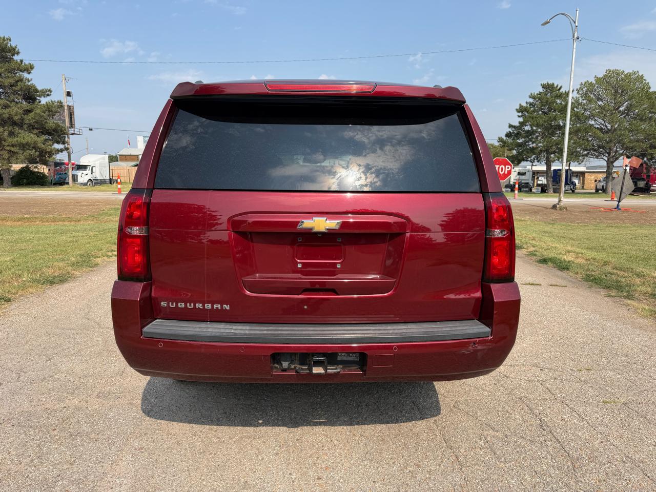 Chevrolet Suburban 4WD 4dr 1500 LT 2017